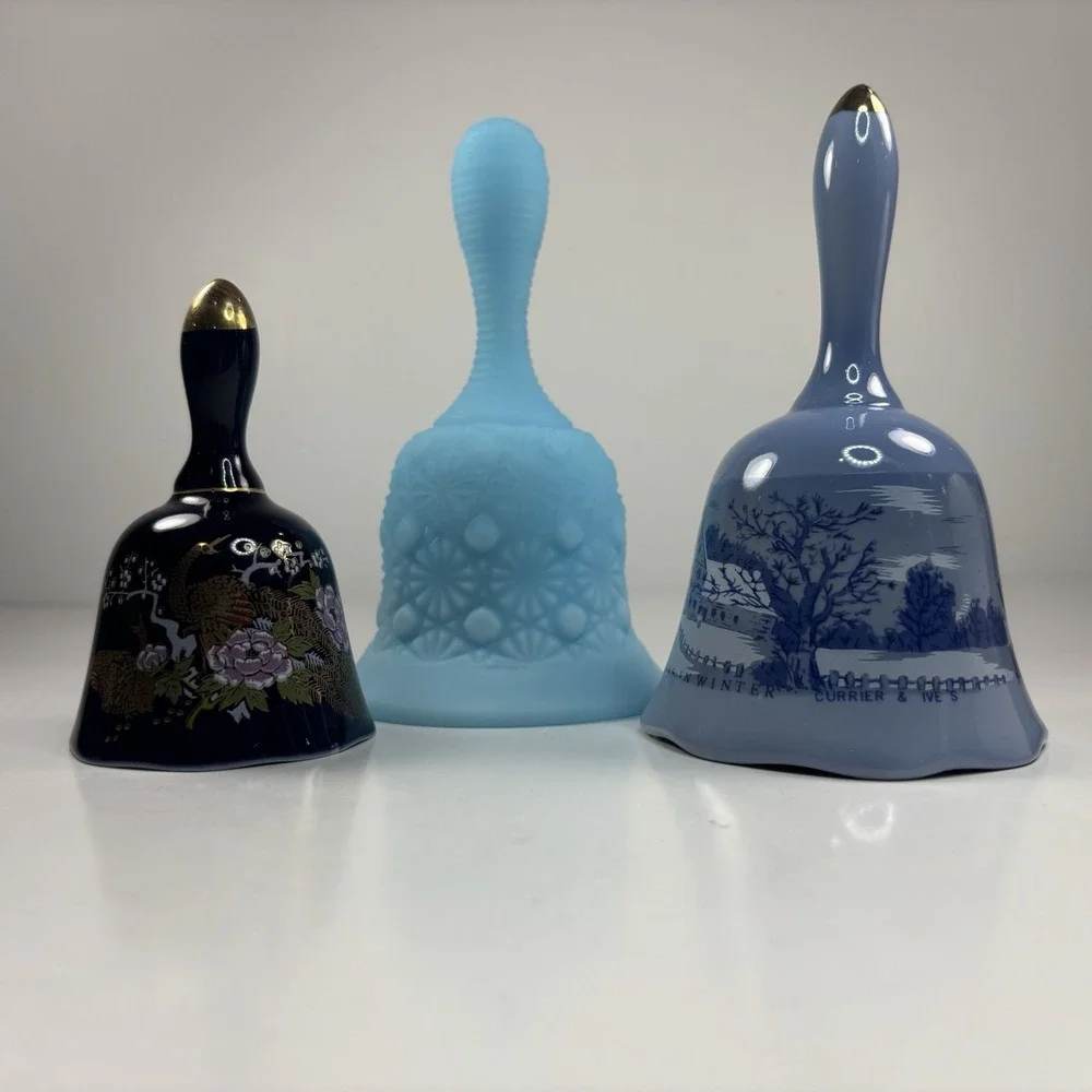 Vintage Set Of 3 Blue  Bells‎ Fenton Satin Daisy Button Price Winter Japan Birds